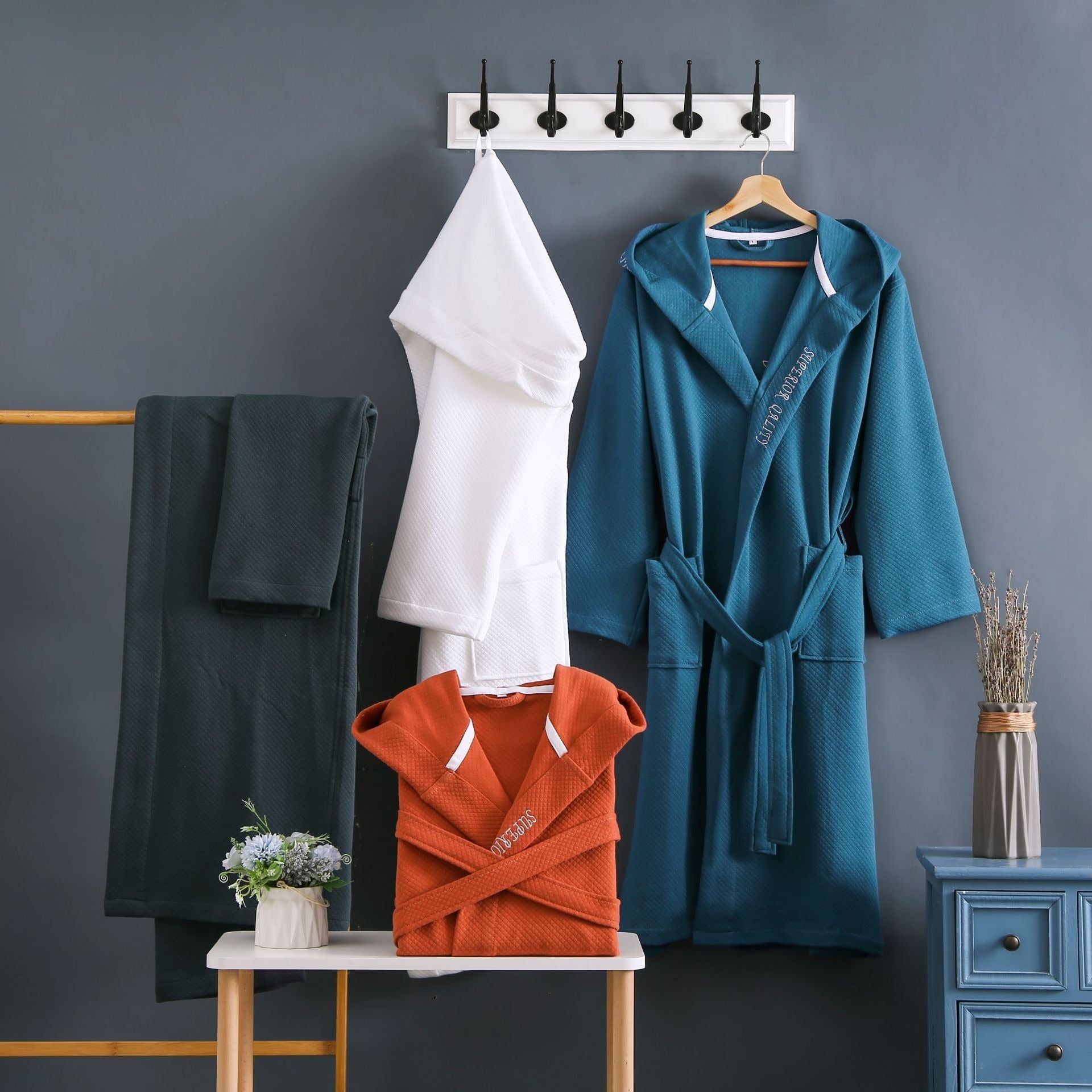 Royal Custom Logo Cotton Waffle Hooded Luxury Hotel Bathrobe